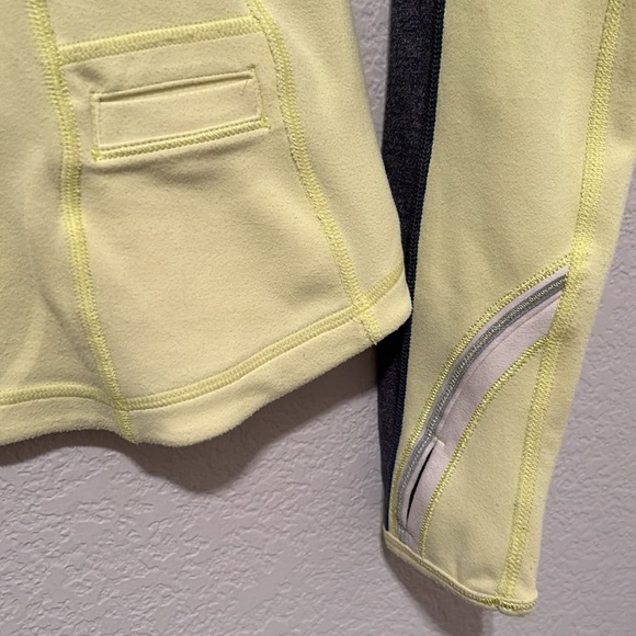 Lululemon Run: U-Turn Reversible Butter Yellow Cream Grey Blue 1/4 Zip Pullover - Picture 7 of 15